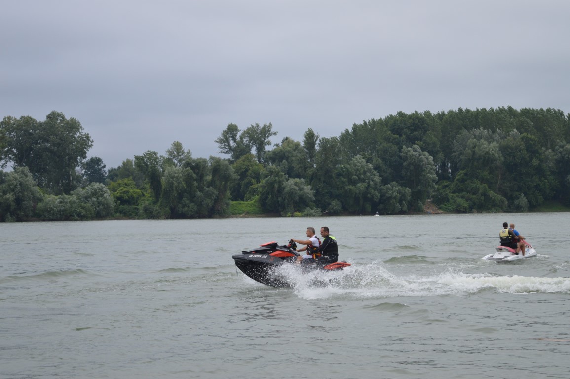 OBUKA PRIPADNIKA SEKTORA ZA VANREDNE SITUACIJE style=